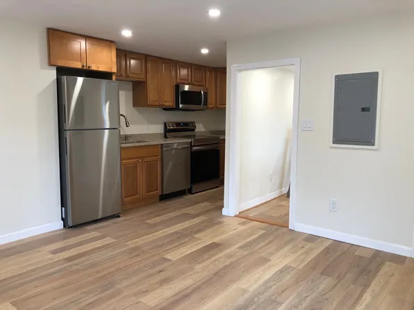 37 Oak St #S2, Peabody, MA 01960