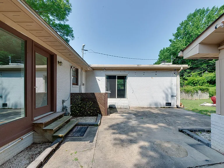 3921 Sheffield Dr — Photo 36