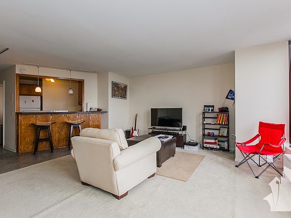 5th image of 5415 N Sheridan Rd APT 4703