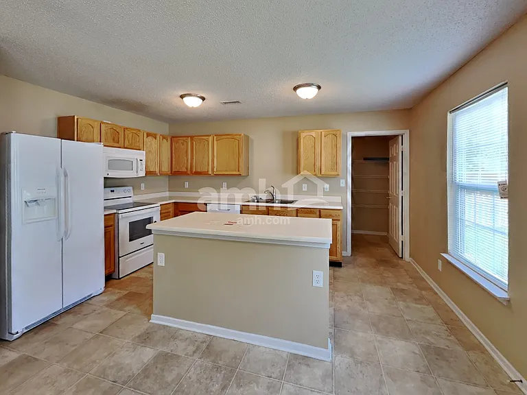 6804 Woodland Heights Dr — Photo 3