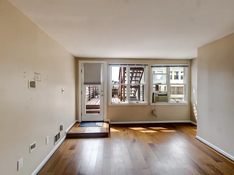 13 E Henrietta St — Photo 27