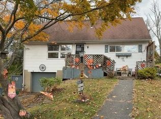 724 Locksley Rd, Yorktown Heights, NY 10598