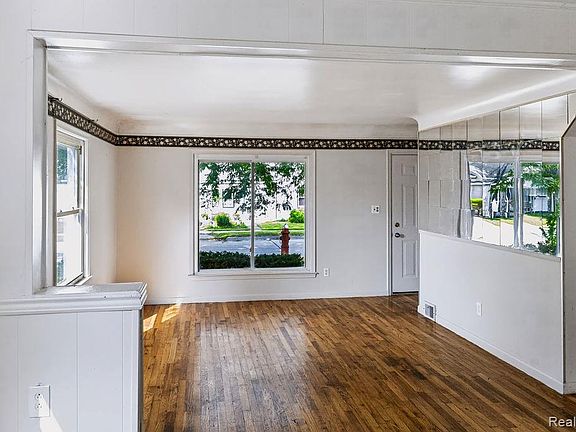 4th image of 27114 Baldwin Ave