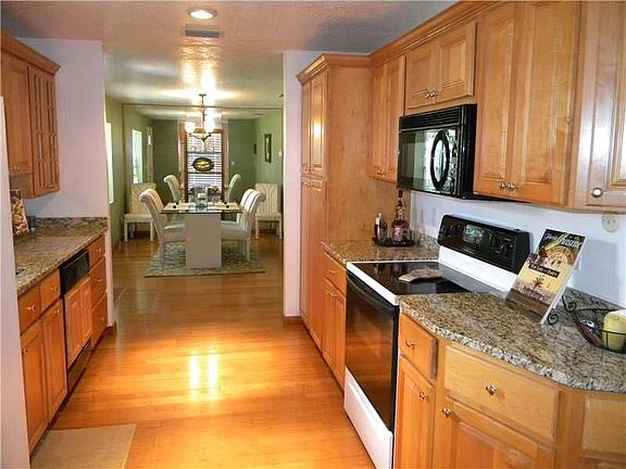 2nd image of 4624 W Pearl Ave
