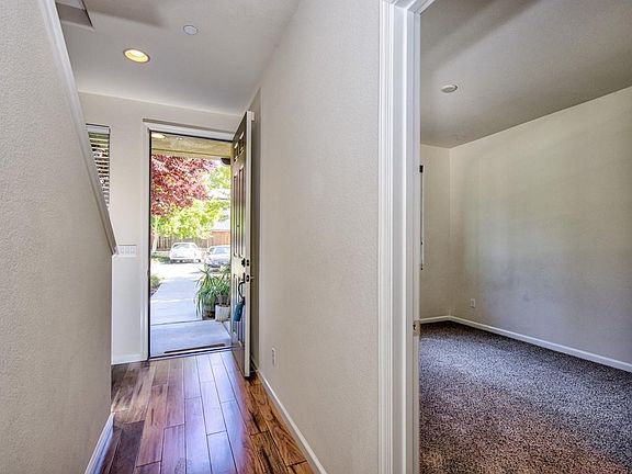 3rd image of 1033 White Peach Way