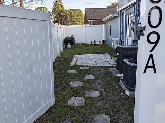 Private entrance to small front yard