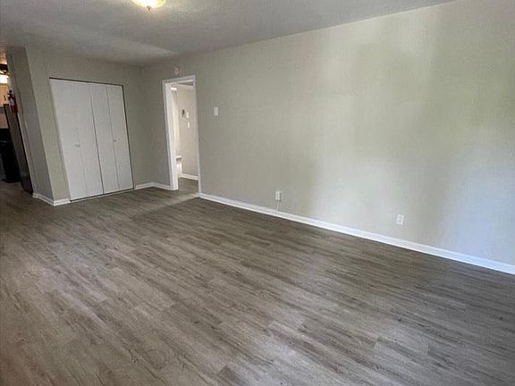 5th image of 2527 Washington Pike APT C1