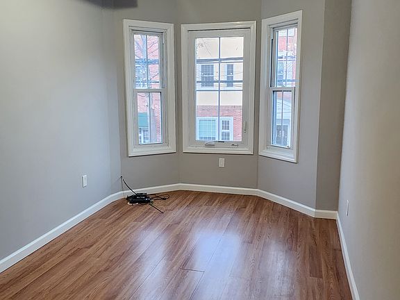 5th image of 49 Audrey Ave APT 3