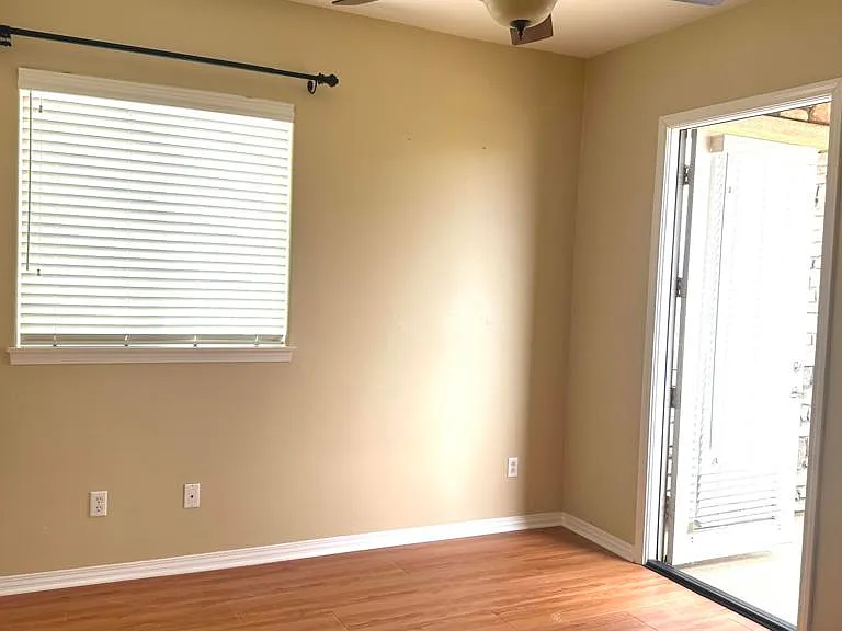 361 Cottages Ct — Photo 20