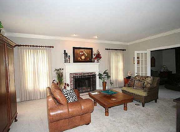 2nd image of 1801 NE Oakridge Dr