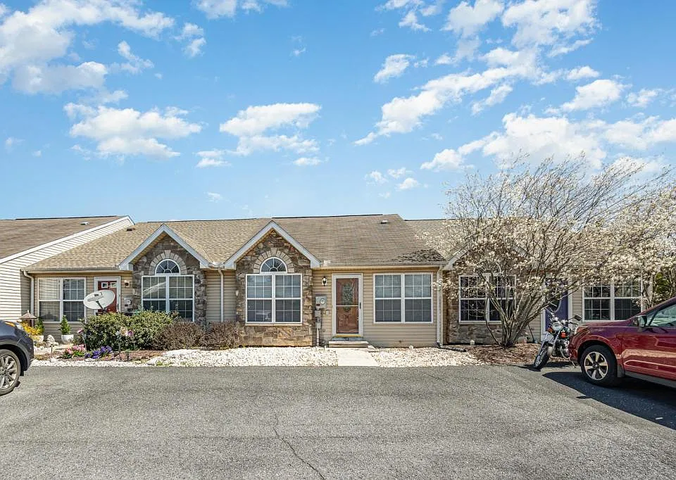 34 Johns Dr