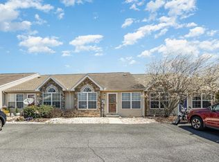 34 Johns Dr, Enola, PA 17025