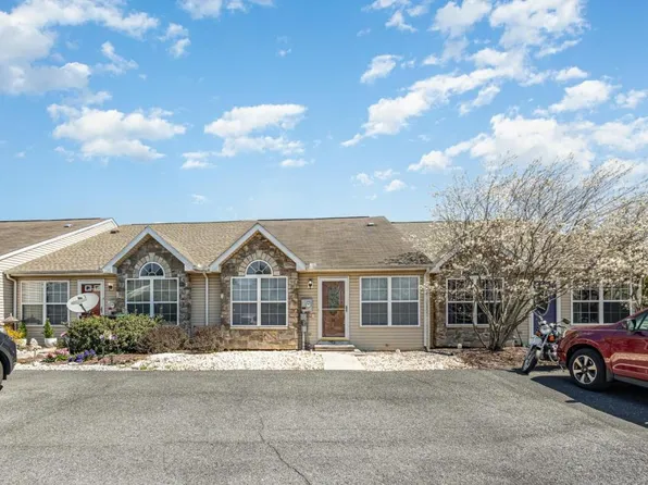 34 Johns Dr, Enola, PA 17025