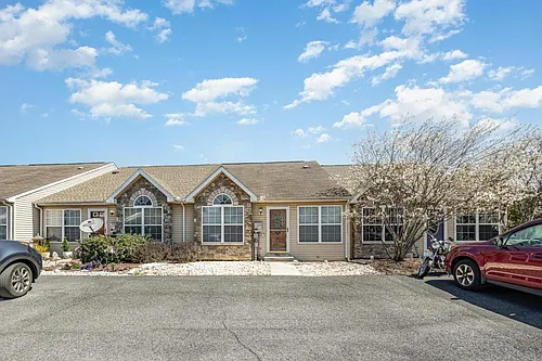 34 Johns Dr Photo 1