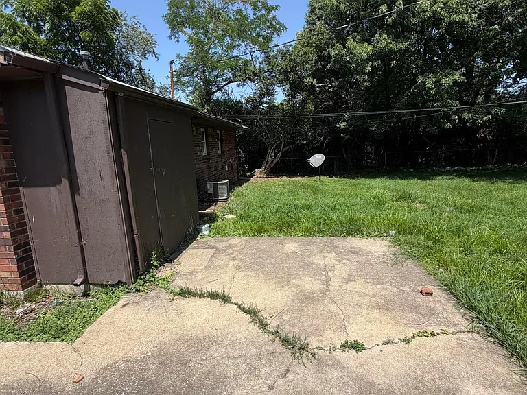 2405 Windwood Ct — Photo 4