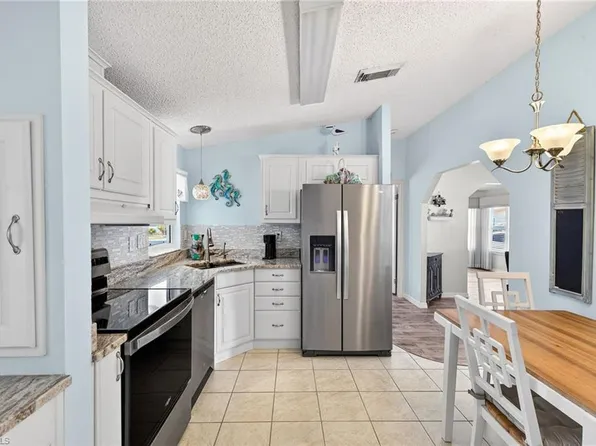 10390 Wales LOOP, BONITA SPRINGS, FL 34135