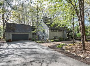 32 Old Manchester Rd, Amherst, NH 03031