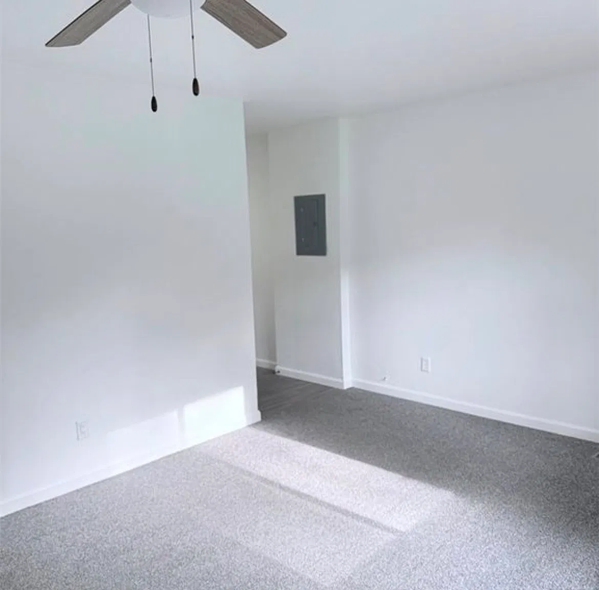 3 bed, 1000 sqft, $1,542 — Photo 2