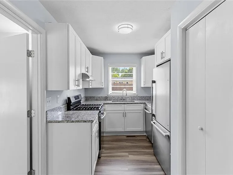2363 Beverly Ln SW — Photo 9