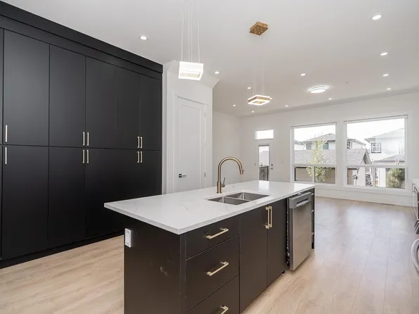 20547 74b Ave, Langley, BC V2Y 3S8