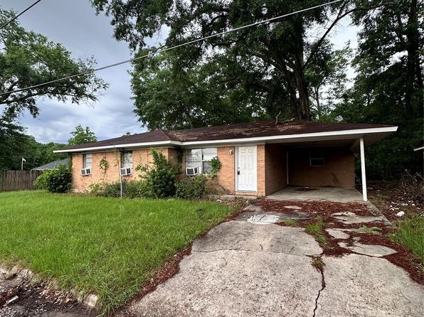907 Caldwell St, Jasper, TX 75951