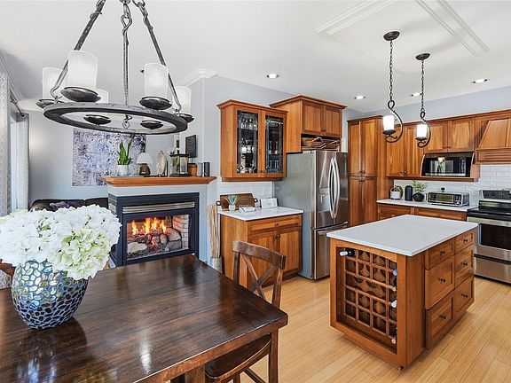 2nd image of 3712 Cavendish Blvd
