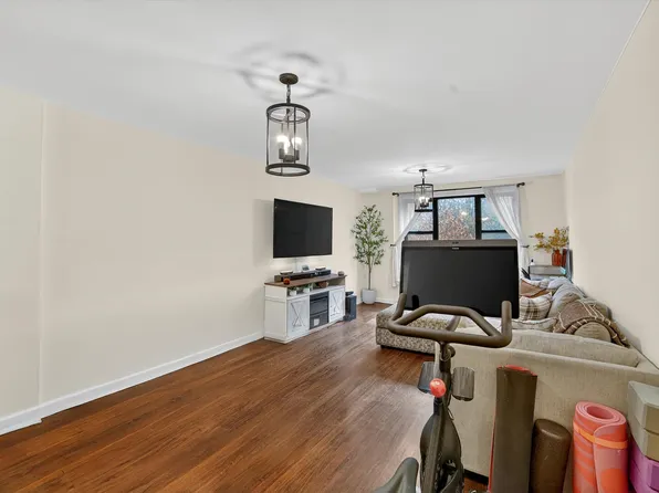 6495 Broadway image 9 of 32