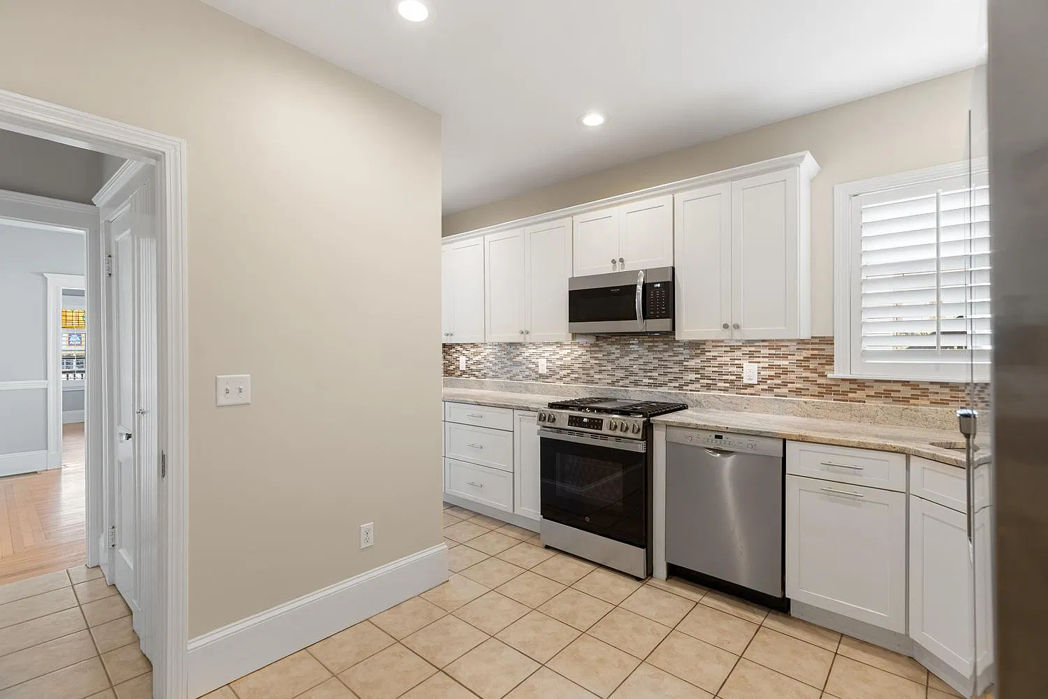 2 bed, 1050 sqft, $2,900 — Photo 4
