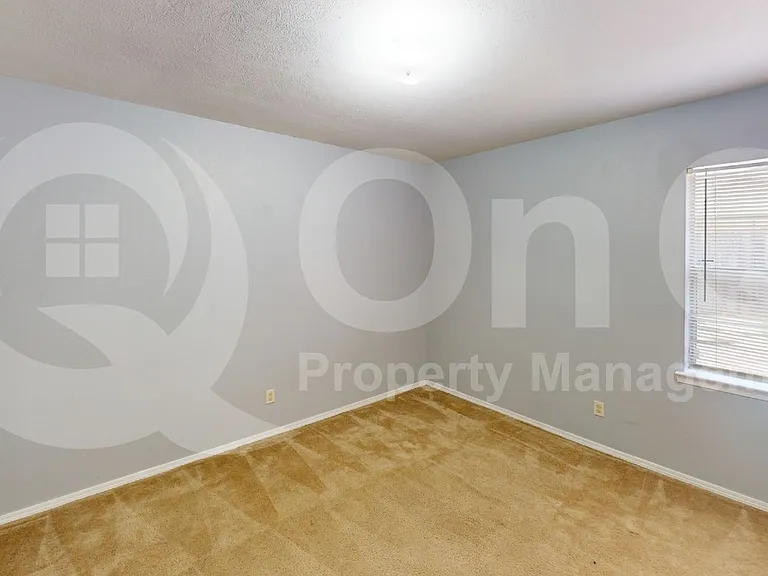 1505 Montclair St — Photo 9