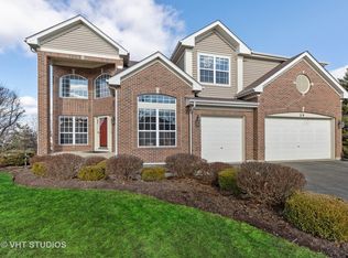 29 Amber Ct, Lindenhurst, IL 60046