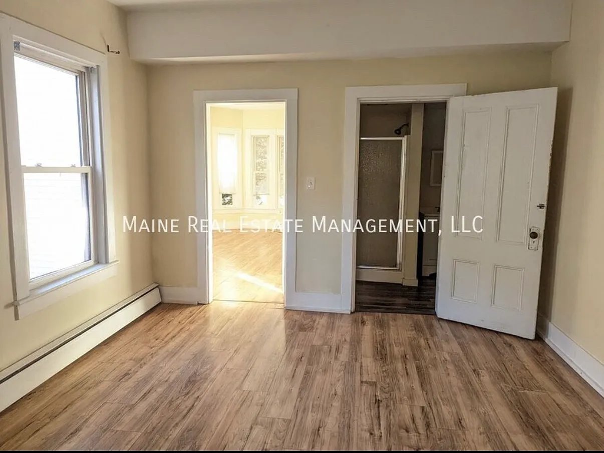 3 bed, 1200 sqft, $1,800 — Photo 4