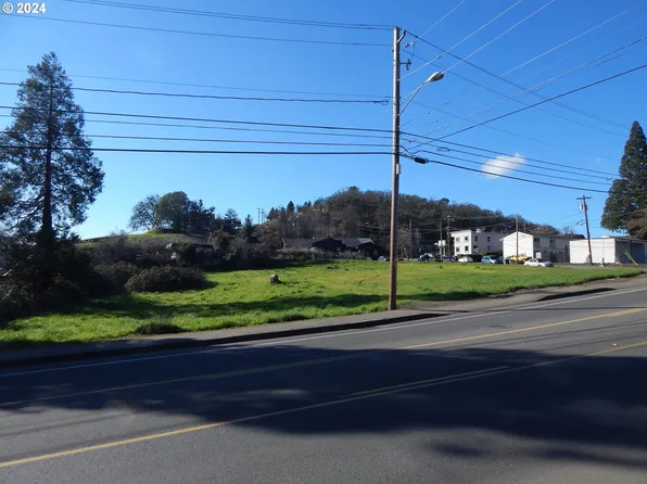 598 NE Winchester St, Roseburg, OR 97470