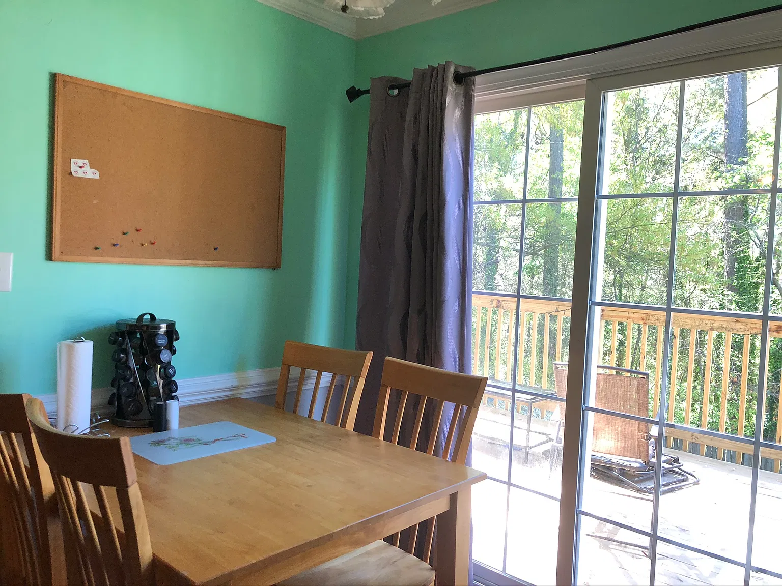 3 bed, 2400 sqft, $700 — Photo 2