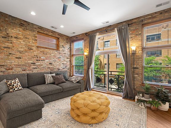2nd image of 2041 W Belmont Ave APT 2
