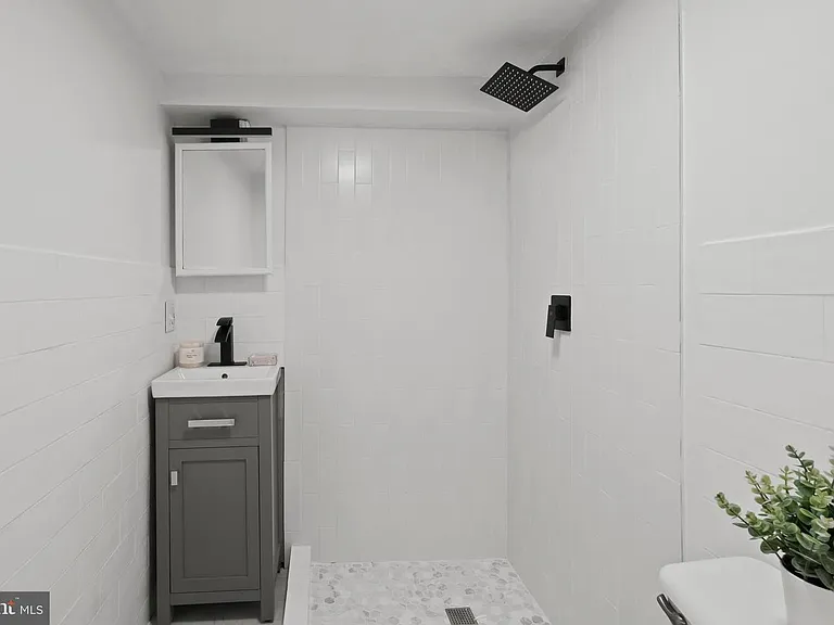739 Fairmont St NW #B — Photo 10