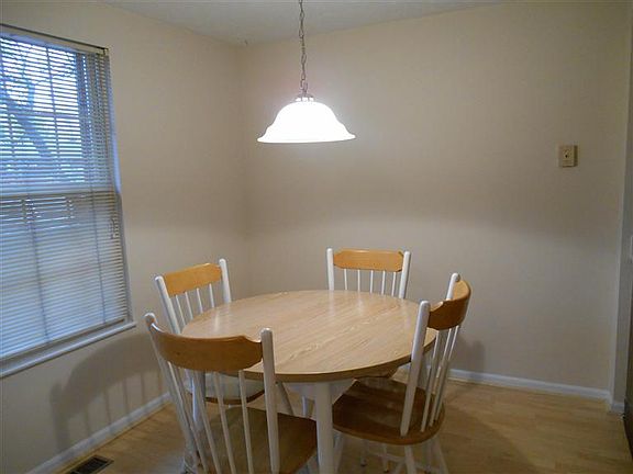 5th image of 8055 Highfield Ct