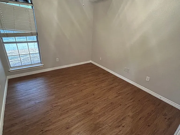 4217 Oak Grove Dr — Photo 13