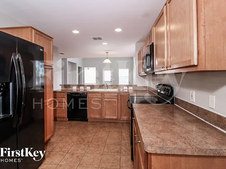 4500 Chris Dr — Photo 9