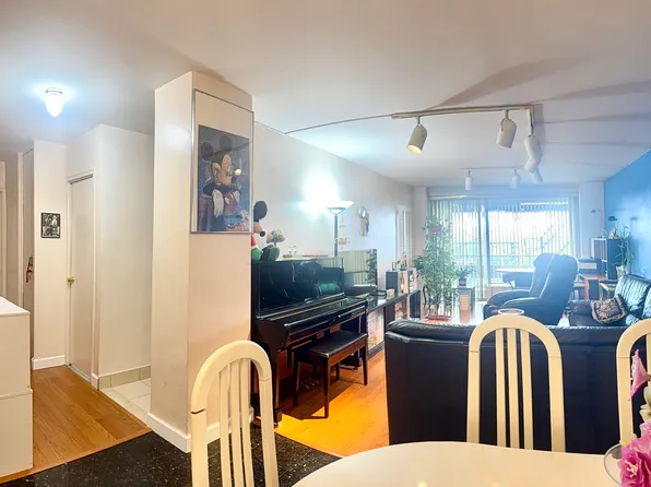 61-20 Grand Central Parkway image 8 of 19