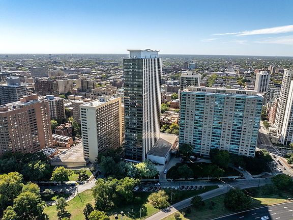 2nd image of 3150 N Lake Shore Dr APT 6B
