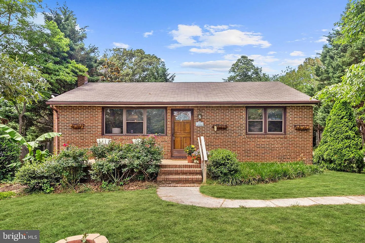 1096 Skyway Dr photo 1