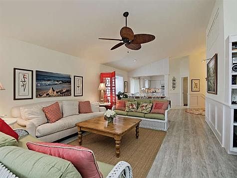 4th image of 27180 Enclave Dr