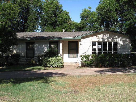 3rd image of 834 S Leggett Dr