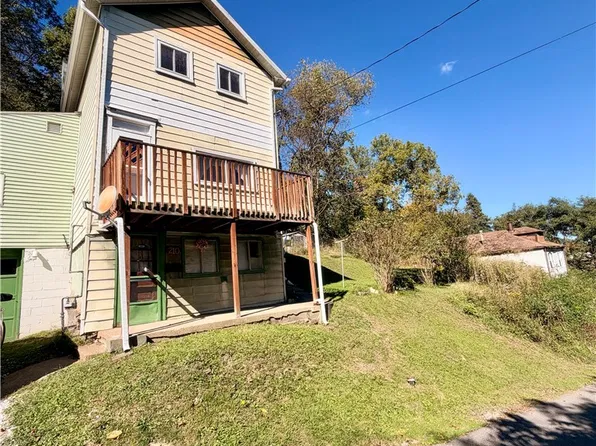 210 W 12th Ave, Tarentum, PA 15084