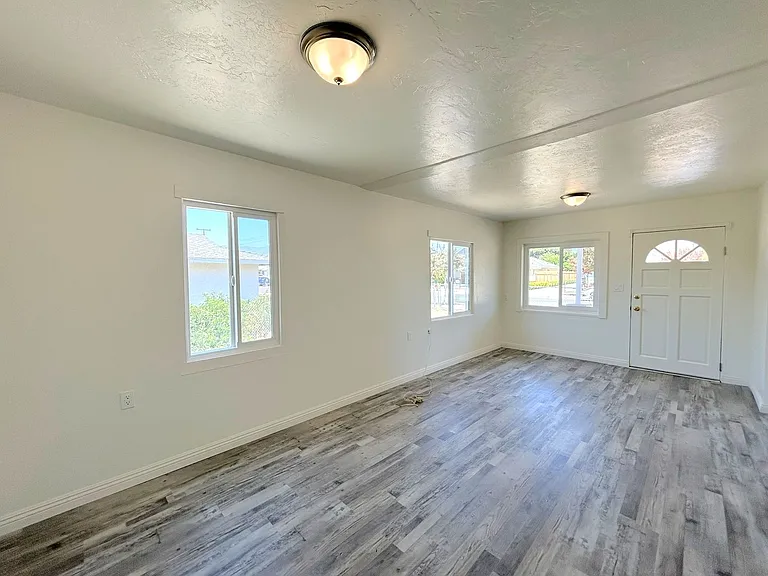 1115 Herald St — Photo 4
