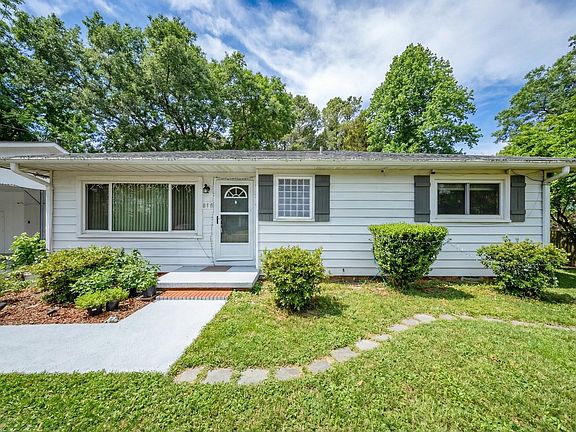 2nd image of 818 Lynn Rd