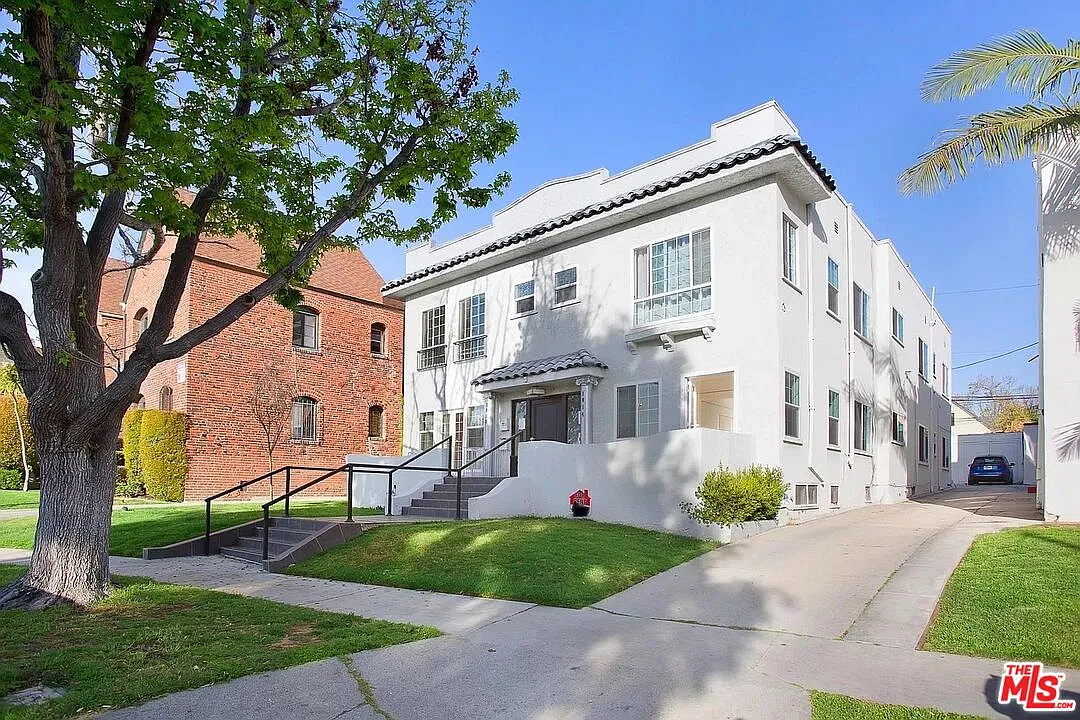 2 bed, 1.5 bath, 1500 sqft, $3,490 — Photo 2