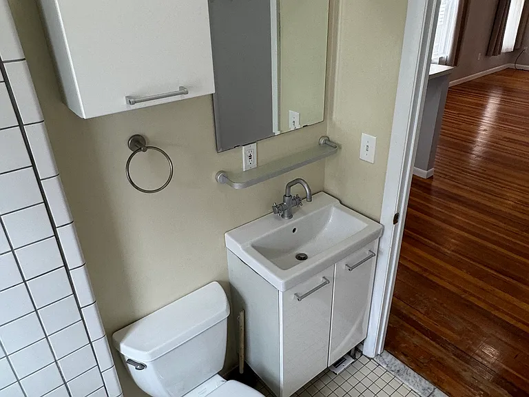 56 College Ave #1R — Photo 10