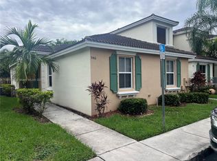 946 NE 42nd Ter, Homestead, FL 33033