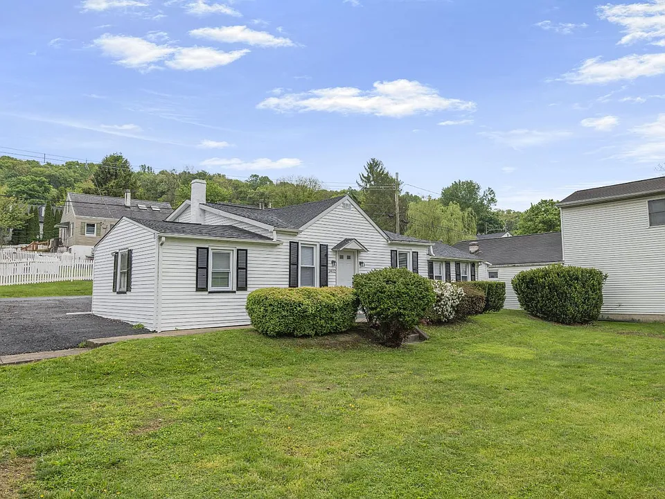 1402 Valley Rd